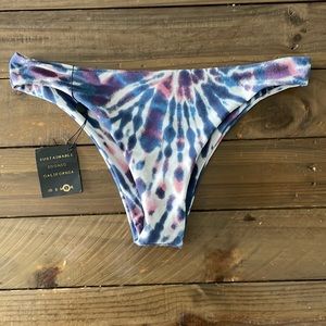 Skatie swimsuit bottoms size L